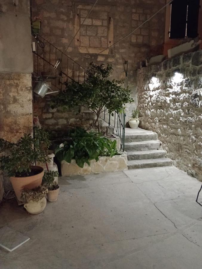 Apartment Antica With Yard & Bbq 스플리트 외부 사진