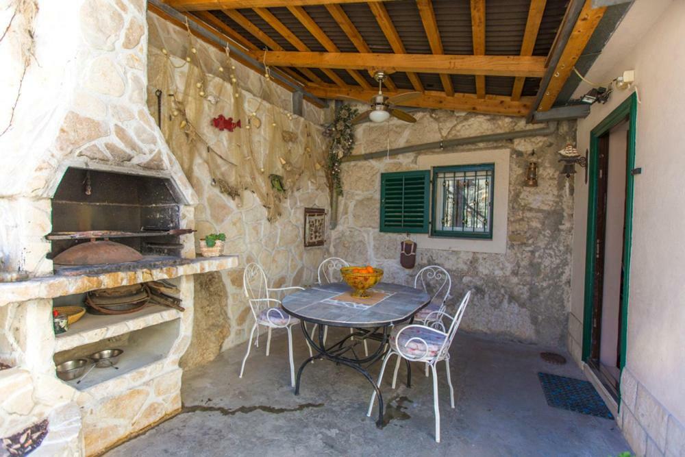 Apartment Antica With Yard & Bbq 스플리트 외부 사진